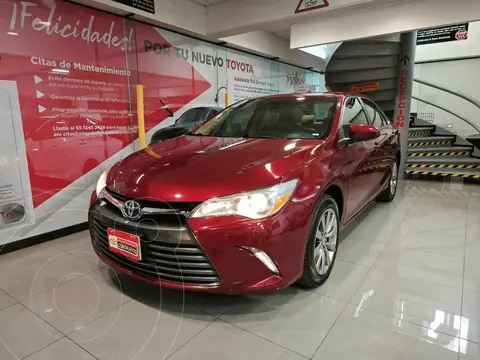 Toyota Camry XLE 2.5L usado (2017) color Rojo precio $297,200