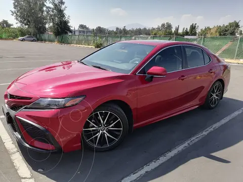 Toyota Camry SE usado (2022) color Rojo precio $448,000