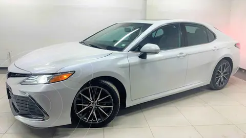 Toyota Camry XLE 2.5L Navi usado (2021) color Blanco precio $440,000