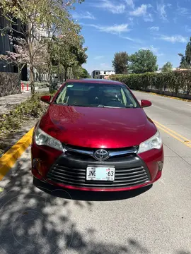 Toyota Camry XLE 2.5L usado (2017) color Rojo precio $260,000