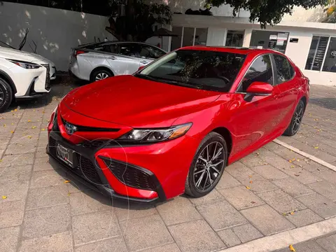 Toyota Camry SE usado (2023) color Rojo precio $500,000