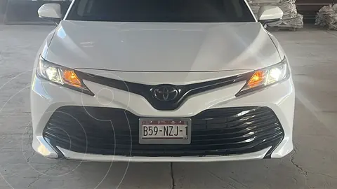 Toyota Camry LE 2.5L usado (2018) color Blanco precio u$s15,500