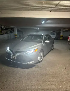 foto Toyota Camry XLE usado (2019) color Plata precio $380,000