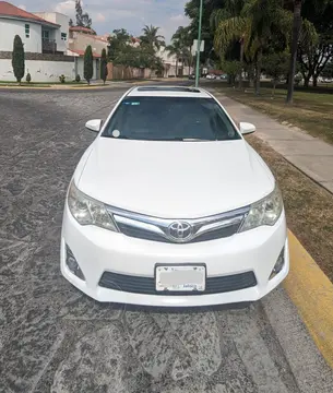 Toyota Camry XLE 2.5L usado (2012) color Blanco precio $200,000