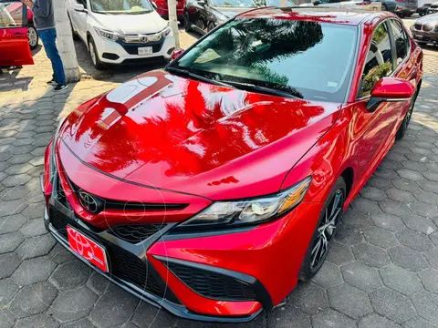 Toyota Camry SE usado (2023) color Rojo financiado en mensualidades(enganche $128,194 mensualidades desde $11,387)
