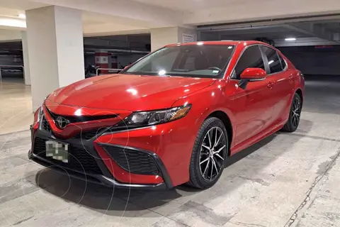 Toyota Camry SE usado (2024) color Rojo precio $509,900