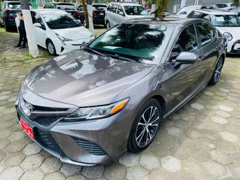 Toyota Camry SE 2.5L usado (2019) color Gris financiado en mensualidades(enganche $76,594 mensualidades desde $6,803)