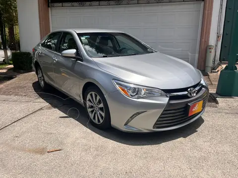 Toyota Camry LE 2.5L usado (2016) color Plata financiado en mensualidades(enganche $53,200 mensualidades desde $7,895)