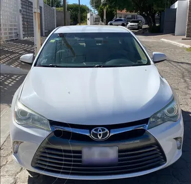 Toyota Camry LE usado (2015) color Blanco precio $250,000