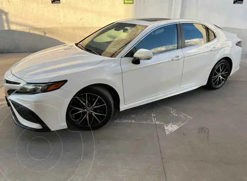 Toyota Camry SE usado (2023) color Blanco precio $469,000