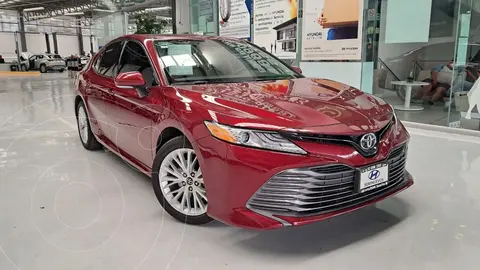 Toyota Camry XLE 2.5L usado (2019) color Rojo precio $454,900