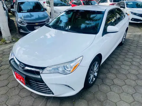 Toyota Camry LE 2.5L usado (2017) color Blanco precio $257,000