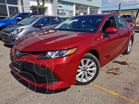 Toyota Camry LE 2.4L usado (2018) color Rojo precio $290,000