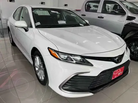 Toyota Camry LE usado (2024) color Blanco precio $490,000