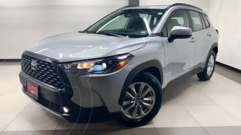 Toyota Corolla Cross LE usado (2024) color Plata financiado en mensualidades(enganche $112,200 mensualidades desde $11,068)