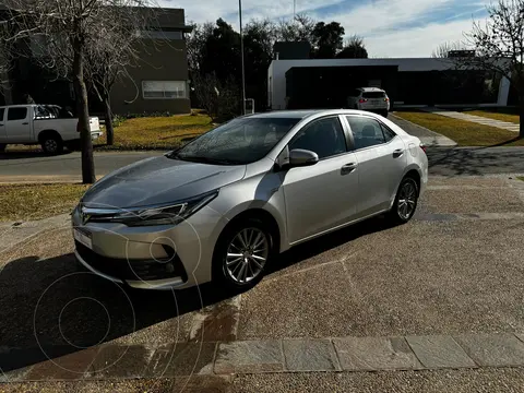 foto Toyota Corolla 1.8 XEi Pack CVT usado (2019) color Gris Plata  precio u$s18.000