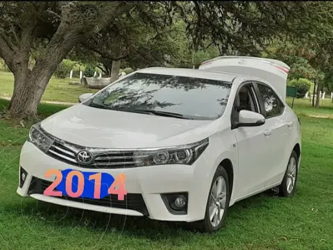 Toyota Corolla 1.8 XEi Pack usado (2014) color Blanco precio $2.800.000