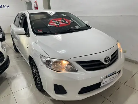 Toyota Corolla 1.8 XLi usado (2013) color Blanco precio $1.212.121