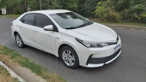 Toyota Corolla XLi usado (2017) color Gris precio $6.100.000