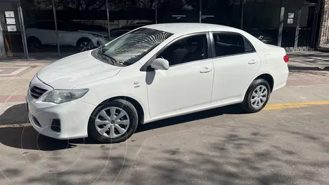 Toyota Corolla 1.8 XLi usado (2013) color Blanco financiado en cuotas(anticipo $7.900.000)