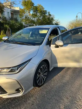 Toyota Corolla 1.8 SE-G CVT usado (2021) color Gris Plata  precio $34.500.000
