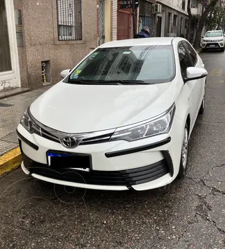 Toyota Corolla 1.8 XLi CVT usado (2017) color Blanco Perla precio u$s16.000