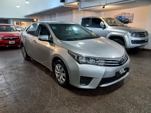Toyota Corolla 1.8 XLi usado (2014) color Plata precio $3.700.000