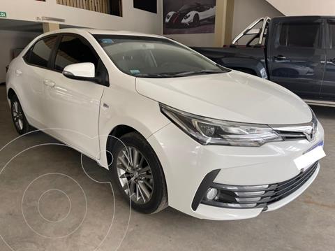 Toyota Corolla 1.8 XLi usado (2018) color Blanco Perla financiado en cuotas(anticipo $1.800.000)