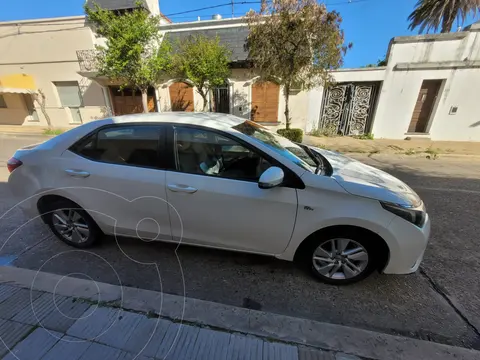 Toyota Corolla 1.8 XEi CVT usado (2015) color Blanco precio u$s13.700