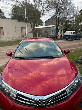 Toyota Corolla 1.8 XLi CVT usado (2015) color Rojo precio $18.000.000