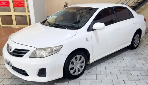 Toyota Corolla 1.8 XLi usado (2012) color Blanco precio $7.600.000