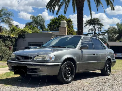 Toyota Corolla 1.8 XEi usado (2001) color Gris precio u$s6.800