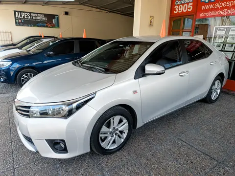 Toyota Corolla 1.8 XEi Pack Aut usado (2015) color Gris Plata  precio u$s14.800