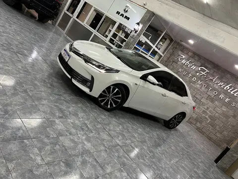 Toyota Corolla 1.8 SE-G CVT usado (2017) color Blanco Perla precio $25.800.000
