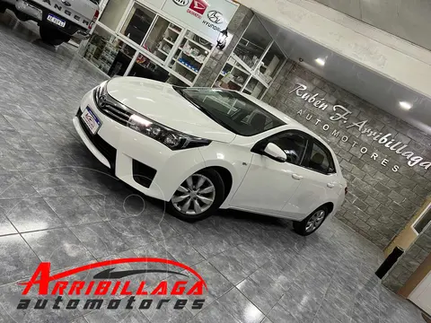 Toyota Corolla 1.8 XLi CVT usado (2017) color Blanco precio $4.500.000