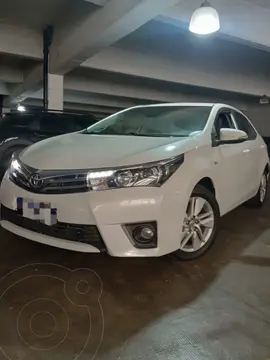 Toyota Corolla 1.8 XEi Aut 2016-2017 usado (2017) color Blanco precio u$s17.500