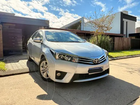 Toyota Corolla 1.8 XEi CVT usado (2017) color Gris Plata  precio $19.000.000