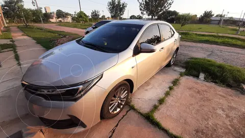Toyota Corolla 1.8 XEi CVT usado (2017) color Gris Plata  precio $5.500.000
