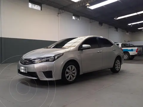 Toyota Corolla 1.8 XLi usado (2014) color Plata precio $5.500.000