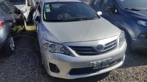Toyota Corolla 1.8 XLi usado (2013) color Gris Plata  precio $2.600.000