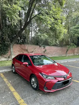 Toyota Corolla 1.6 XLi usado (2022) color Rojo precio $13.700.000