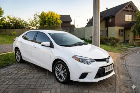 Toyota Corolla GL CVT usado (2015) color Blanco precio $8.900.000