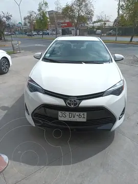 Toyota Corolla 1.8 GLi usado (2017) color Blanco precio $10.000.000