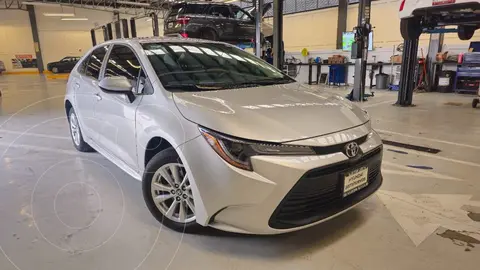 Toyota Corolla LE Aut usado (2024) color plateado precio $425,900