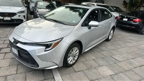 Toyota Corolla XLE Aut usado (2023) color Plata precio $475,000