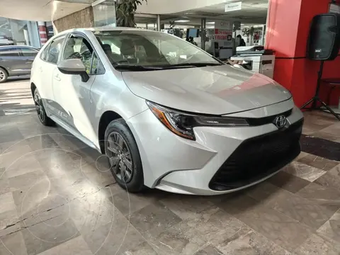 Toyota Corolla Base Aut usado (2024) color plateado precio $369,000