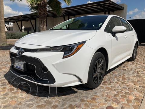 Toyota Corolla Base Aut usado (2020) color Blanco precio $300,000