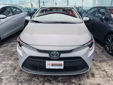 Toyota Corolla Base Aut usado (2024) color plateado precio $406,000