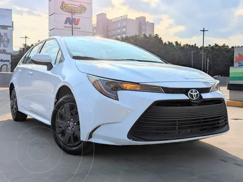 Toyota Corolla Base Aut usado (2023) color Blanco financiado en mensualidades(enganche $121,136 mensualidades desde $5,204)