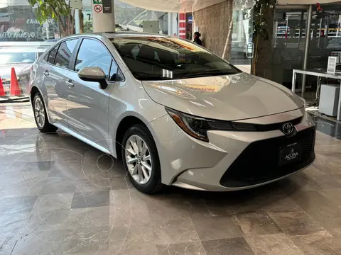 Toyota Corolla XLE Aut usado (2022) color plateado precio $359,000